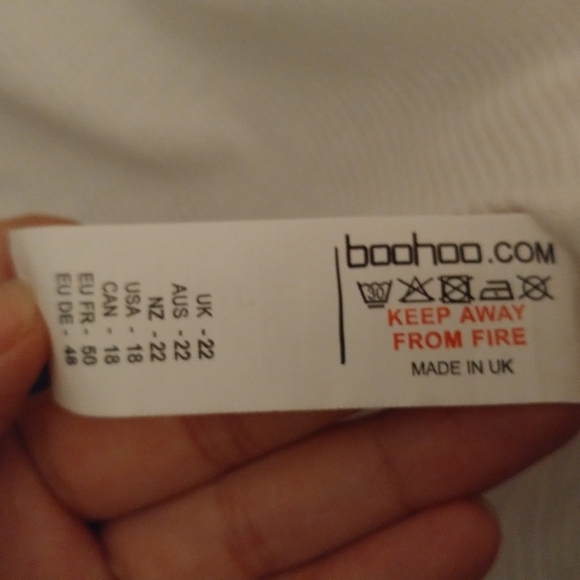 White ribbed, slight turtle neck w/ lettuce trim - Picture 4 of 6